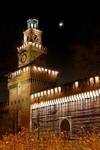 http://www.planetware.com/i/photo/castello-sforzesco-milan-ir1574.jpg