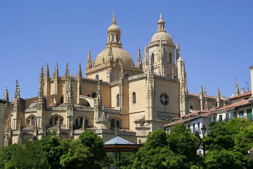 http://www.planetware.com/i/photo/cathedral-segovia-segcth.jpg