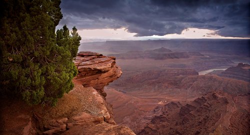 http://www.planetware.com/i/photo/dead-horse-point-state-park-utah-ut406.jpg