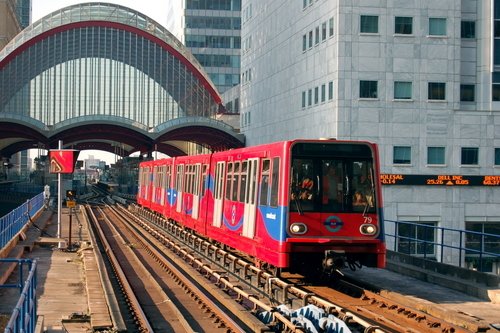 docklands-light-railway-london-gblndl4.jpg