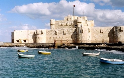 http://www.planetware.com/i/photo/fort-qaitbay-alexandria-egy229.jpg