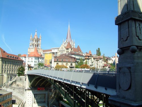 http://www.planetware.com/i/photo/lausanne-ch310.jpg