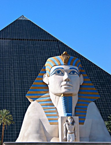 http://www.planetware.com/i/photo/luxor-hotel-las-vegas-nvlvspn2.jpg