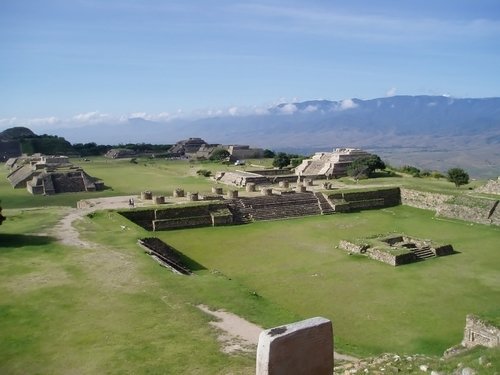 monte-alban-oaxaca-mxmal3.jpg