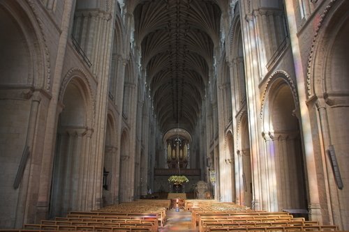 Norwich Cathedral - Norwich Attractions | PlanetWare