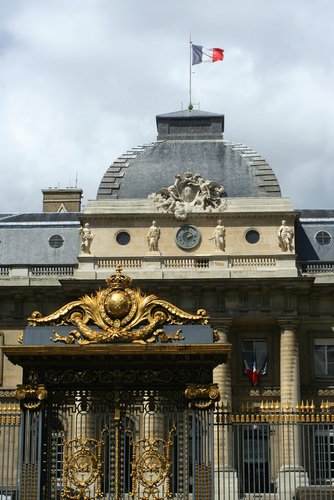 palais de justice look