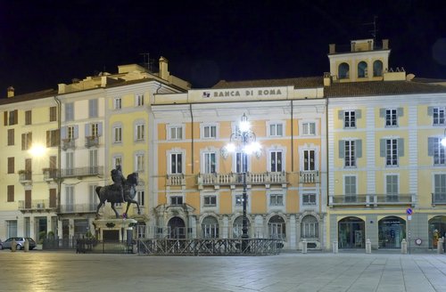 piazza-dei-cavalli-piacenza-ir1305.jpg