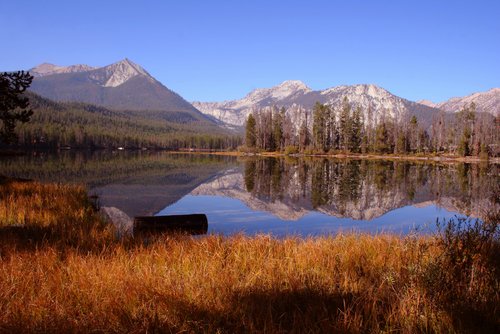 A lake and mountains in the Sawtooth Mountains. Sawtooth National Forest 