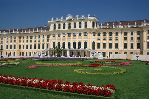 schonbrunn palace mode