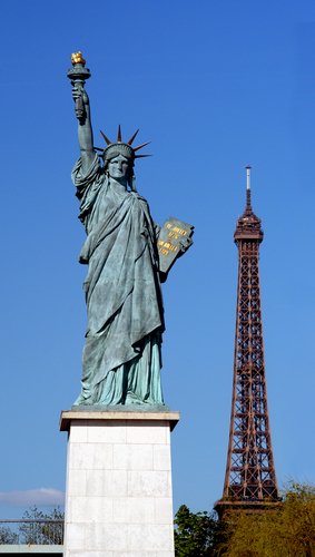 statue of liberty. the statue of liberty paris.
