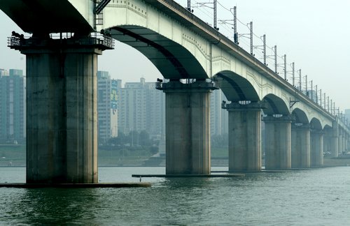 http://www.planetware.com/i/photo/seoul-bridge-seoul-kor010.jpg