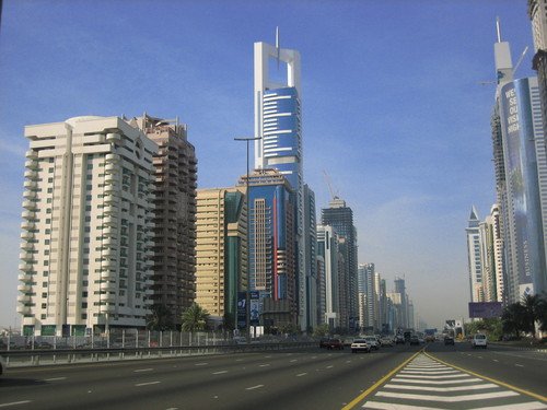 buildings in dubai. Impressive office uildings on