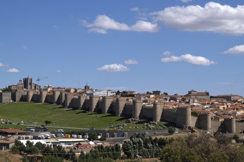 town-walls-avila-e1021.jpg