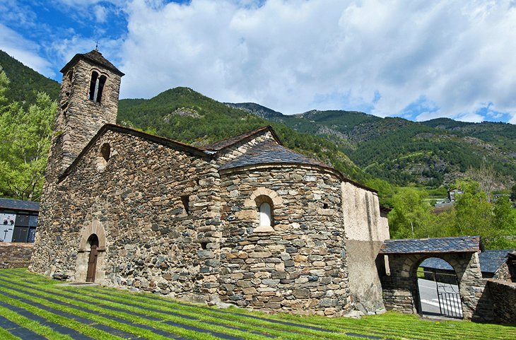  La Cortinada و کلیسای سنت مارتا