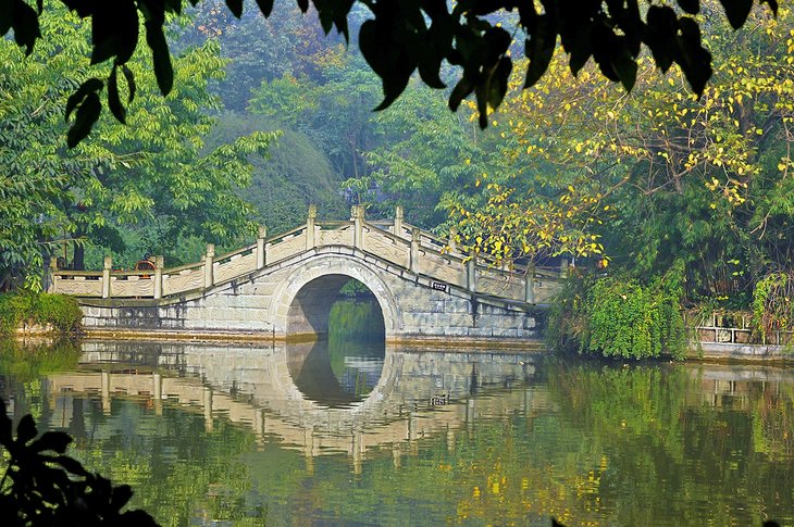 Chengdu Cultural Park and the Sichuan Opera