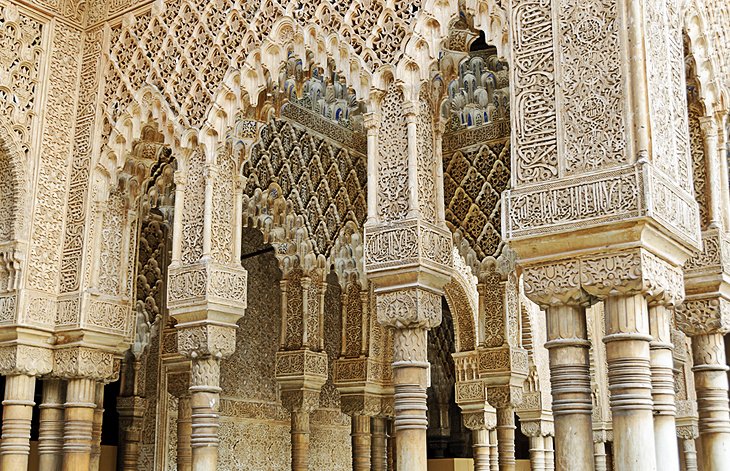 Exploring the Alhambra in Granada: A Visitor&#039;s Guide | PlanetWare