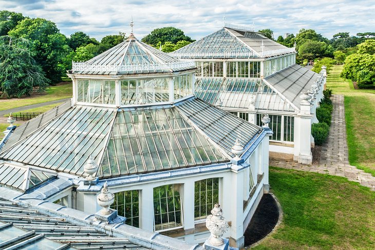 Exploring The Top Attractions Of London S Kew Gardens Planetware The Historic Palm And Temperate Houses