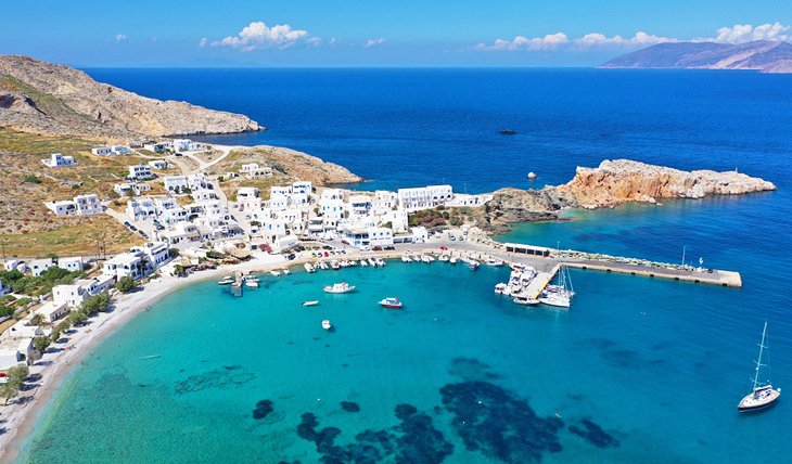 جزیره Folégandros از راه دور و رمانتیک
