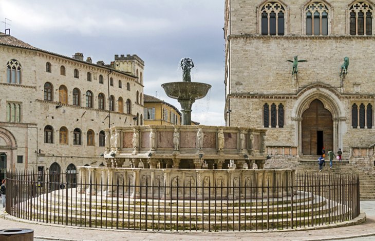 Fontana Maggiore and Piazza IV Novembre