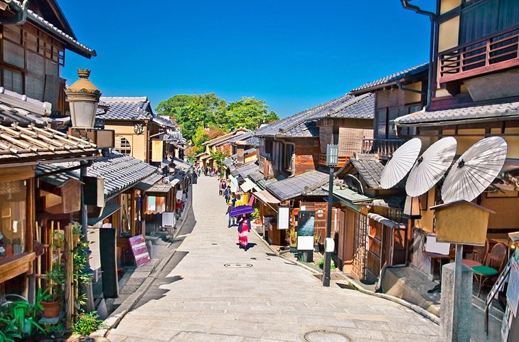 Gion's Geishas and Temples