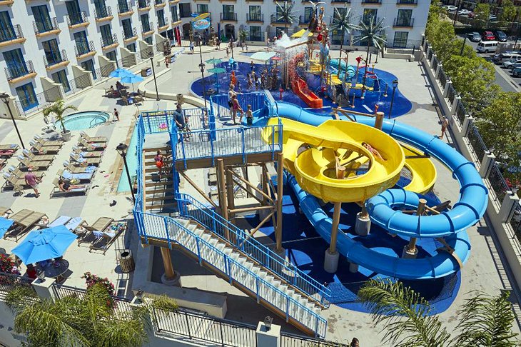 Courtyard Anaheim Surfside Water Park