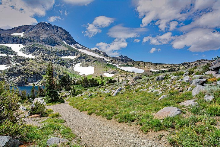 Gunung Yang Lulus Di Puncak Sierra Nevada Tengah Ini Sangat Di Sukai Wisatawan
