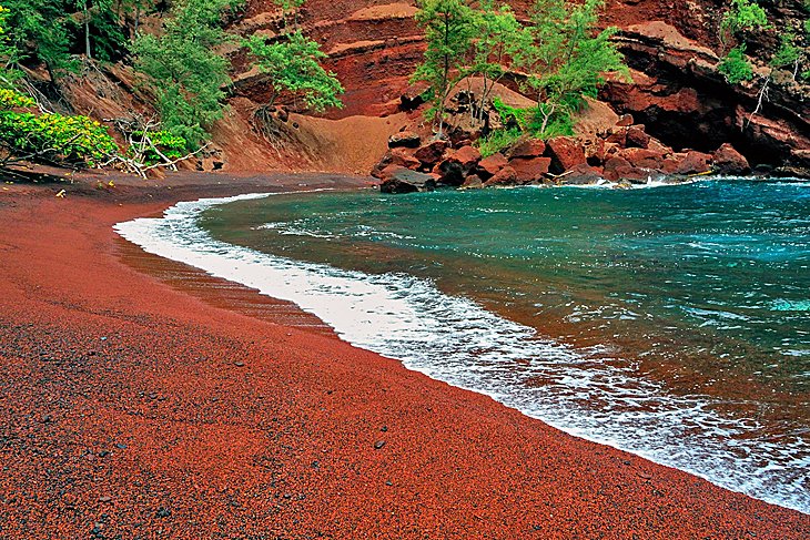 Kaihalulu Red Sand Beach