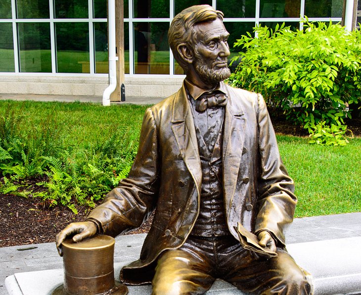 Abraham Lincoln Statue, Visitor Center