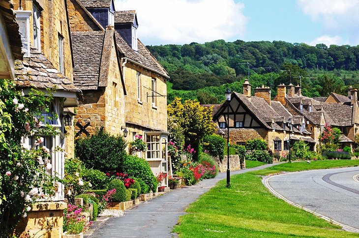 Pretty cottages in the Cotswolds