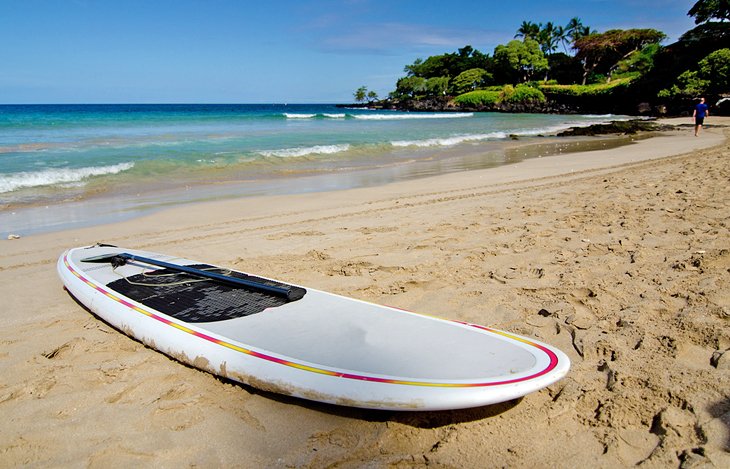 Paddleboard on Kaunaoa Beach (Mauna Kea Beach)