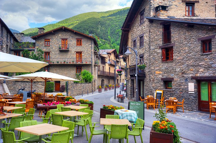 Café in the old town of Ordino