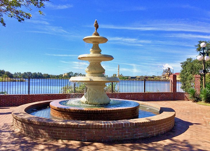 Fountain along the water in Georgetown, S.C.