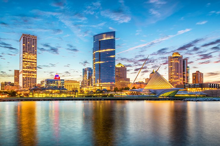 Milwaukee skyline at dusk