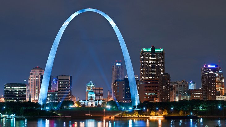 The Gateway Arch illuminated in the evening