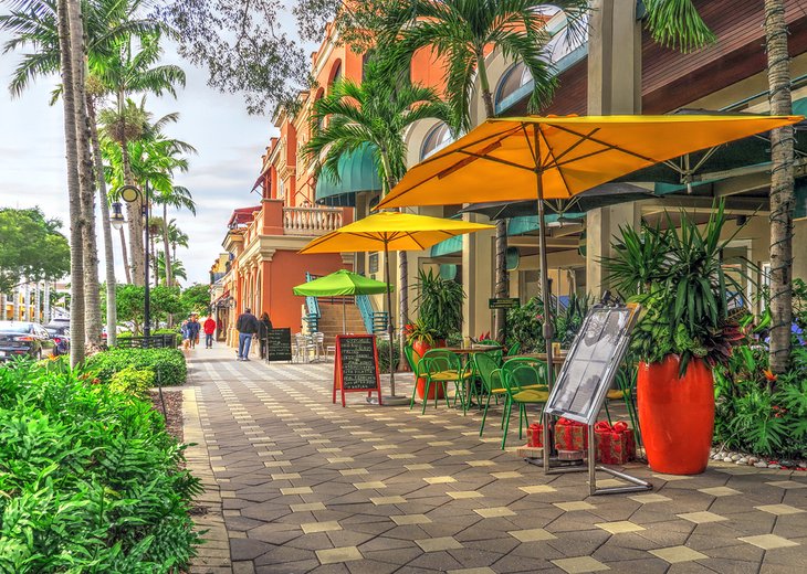 Shops and restaurants in Naples, Florida