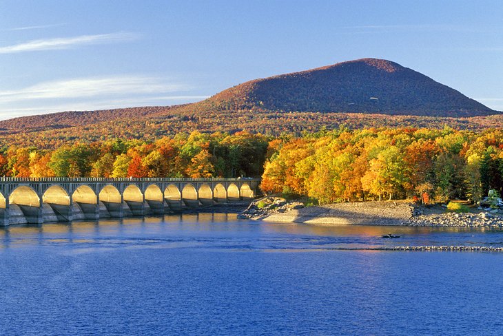Fall colors along Ashokan Reservoir