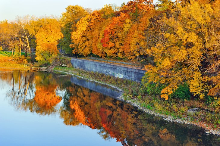 Fall colors at Springbank Park