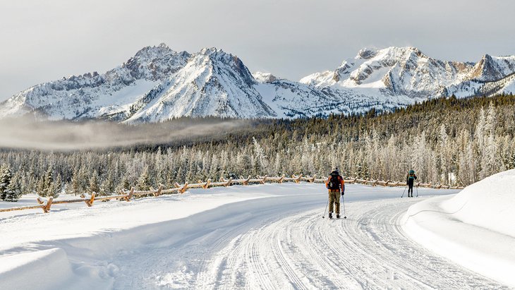 Cross-country skiing in Stanley