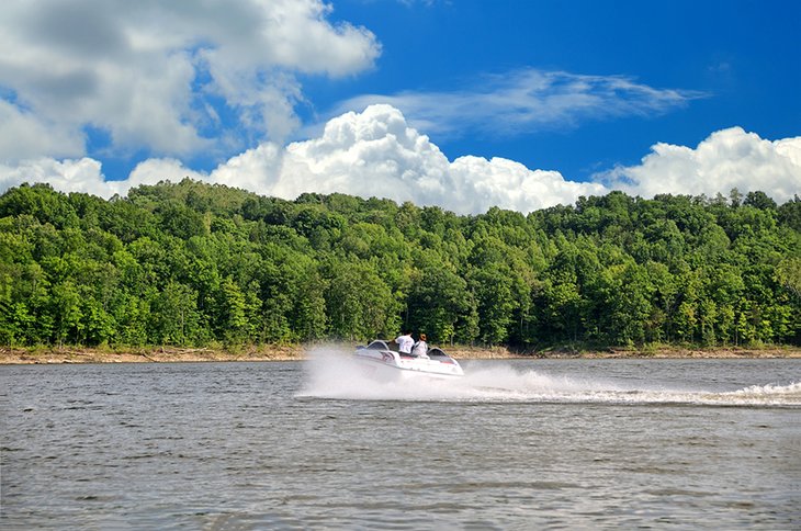 Speedboating on Taylorsville Lake