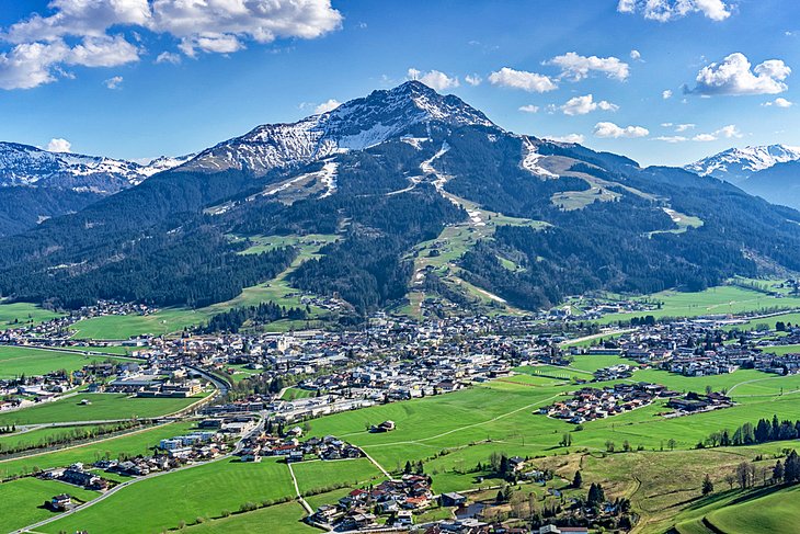 Kitzhüheler Horn with the town of Kitzbühel at the base