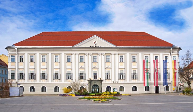 Town Hall (Neues Rathaus) in Neuer Platz