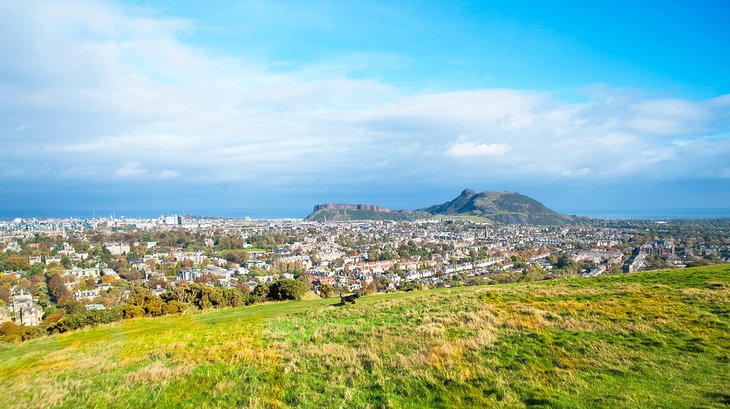 View from Blackford Hill to the city of Edinburgh and Arthur Seat mountain