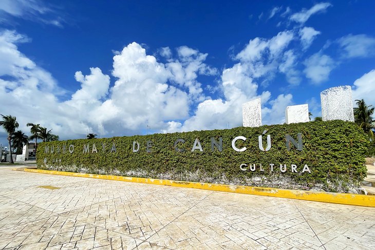 Maya Museum (Museo Maya de Cancún)