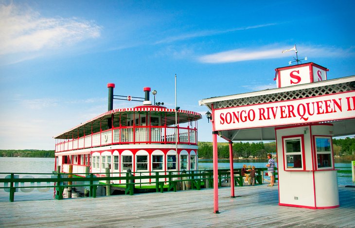 Songo River Queen paddleboat on Long Lake