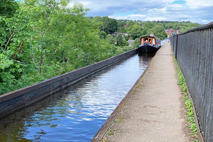 Boat in the Llangollen Canal on top of the Pontcysyllte Aqueduct