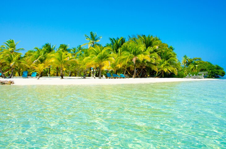 Paradise Beach on South Water Caye, Belize