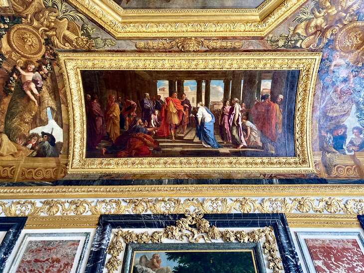 Paintings on the ceiling of the Queen's Apartment