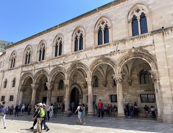 Tourists at the Rector's Palace and Cultural Historical Museum