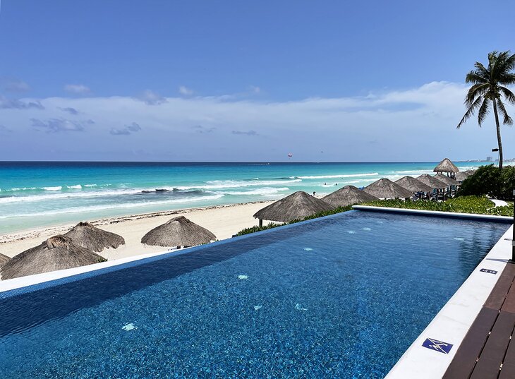 A pool overlooking the beach 
