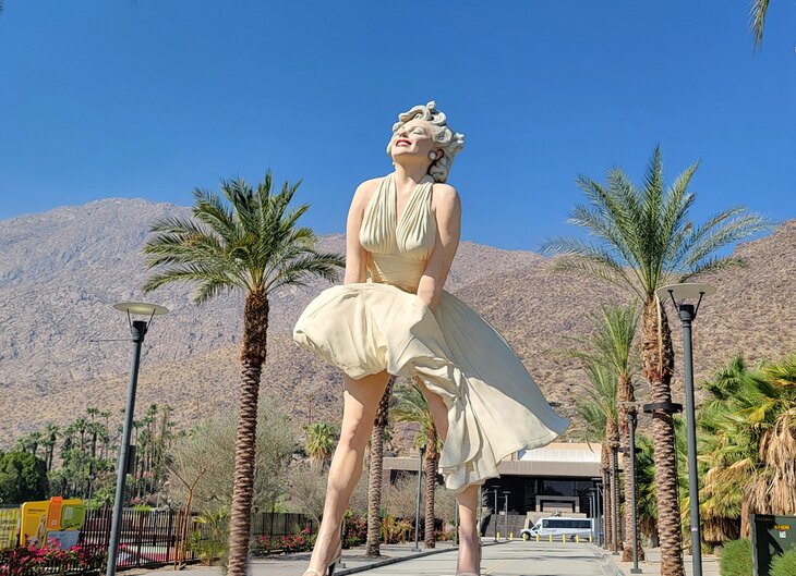 Marilyn Monroe statue in Palm Springs